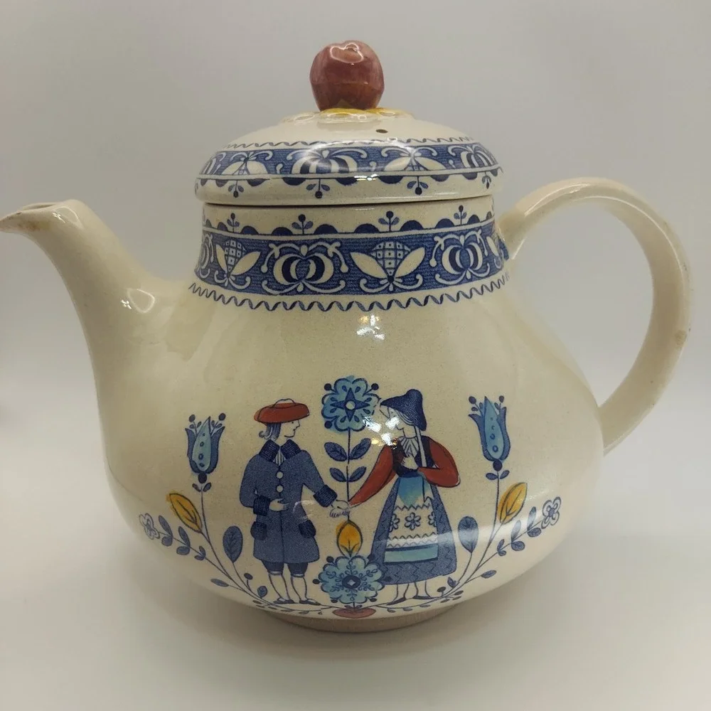 Johnson Brothers Old Granite Hearts Flowers Teapot Cream Blue Dutch Couple Read!
